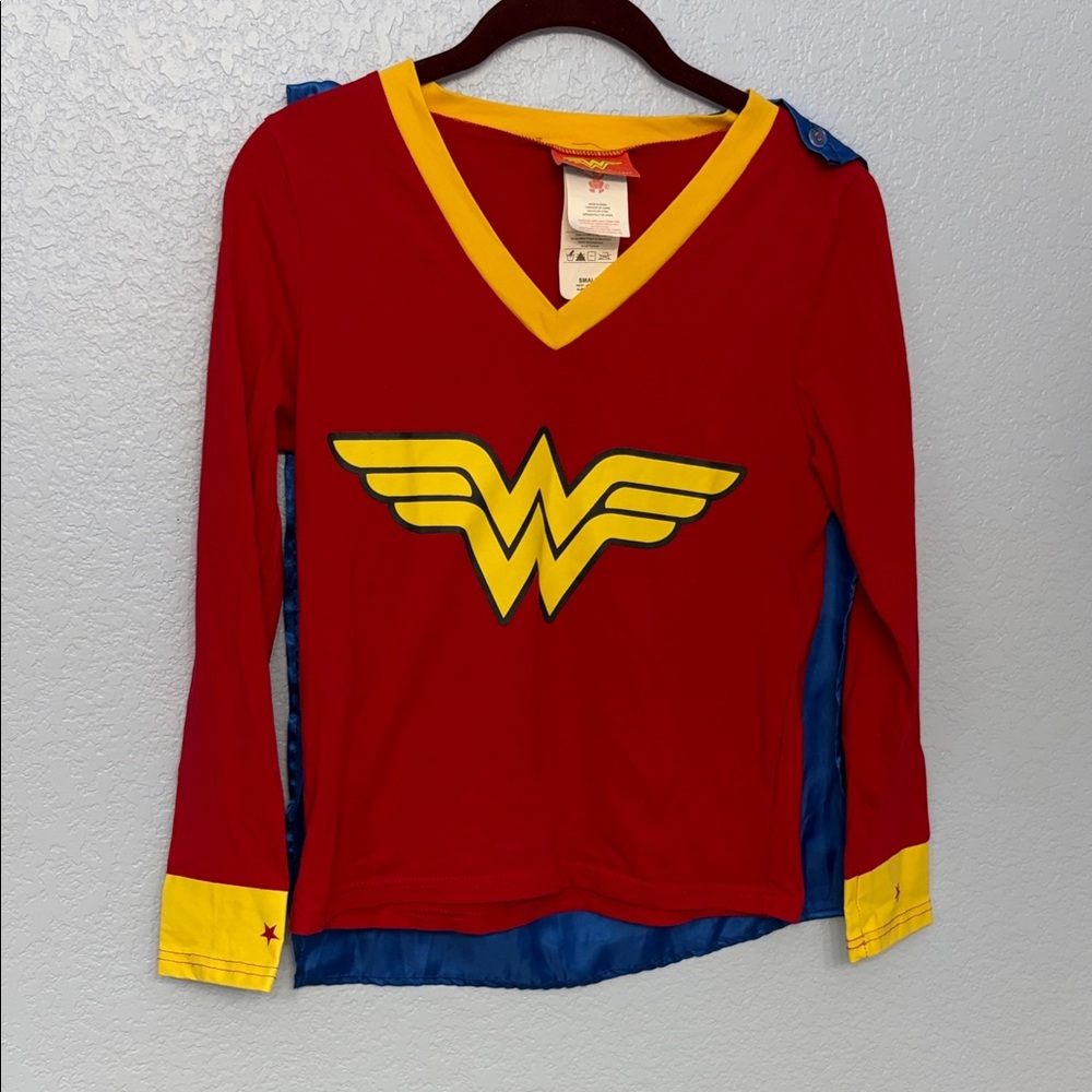 Woman’s Long Sleeve Wonder Woman Top With Detachable Cape Size S Halloween Shirt